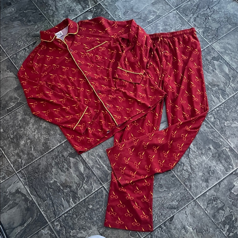 HARRY POTTER Authentic Glasses Pattern Pajama Set Cozy Whimsical Wizard Cottage